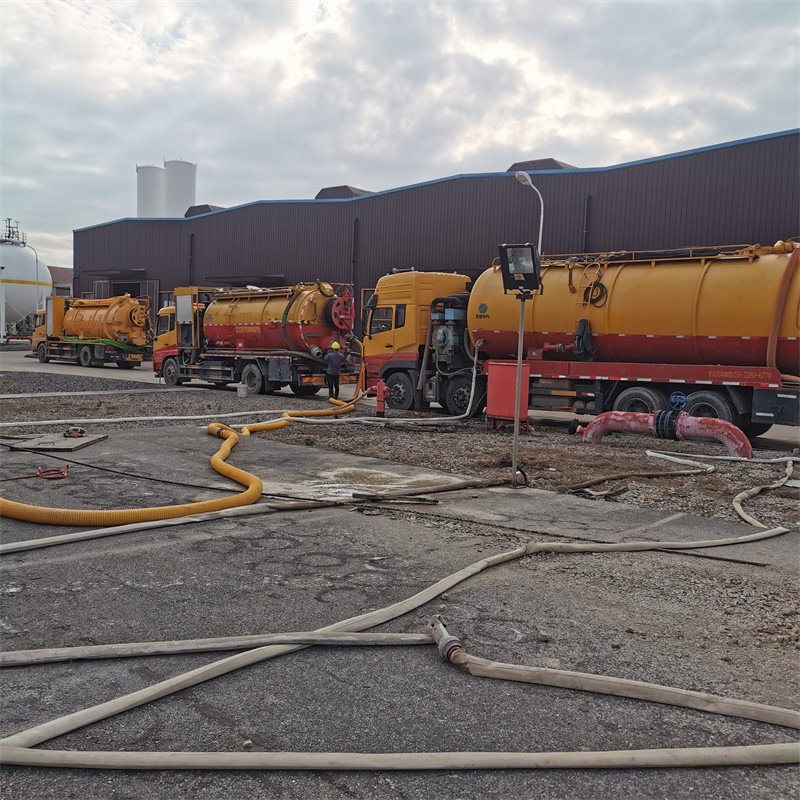 小河污水池清理